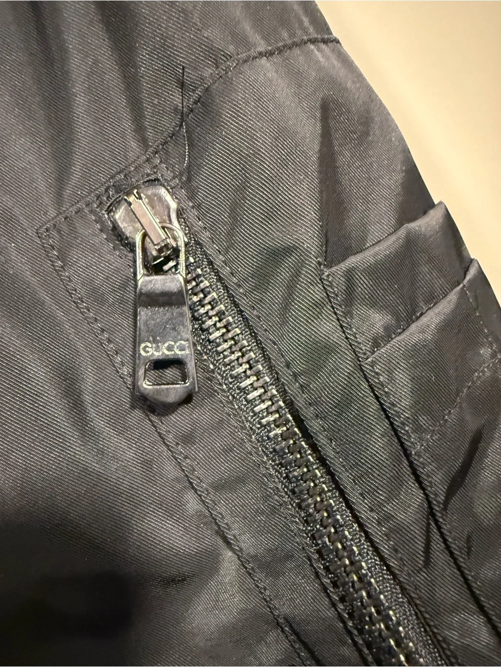 Gucci Black Men's Nylon Canvas Bomber Jacket with Red Lining 1:1